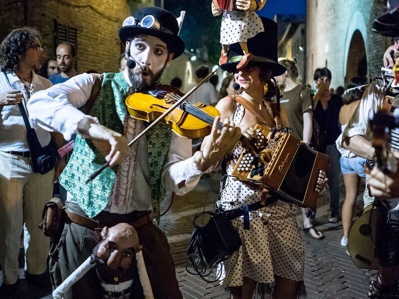 Metrò spettacoli - Artisti in strada - Teatrini Viaggianti