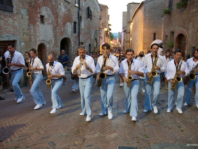 Metrò spettacoli - Marching Band - La Banda Molleggiata