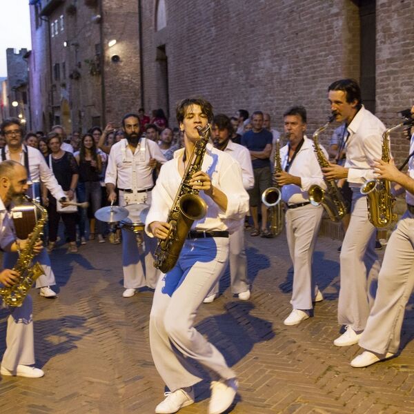 Metrò spettacoli - Marching Band - La Banda Molleggiata