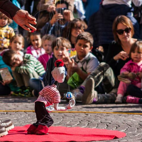 Metrò spettacoli - Spettacoli per bambini - Storie appese ad un filo